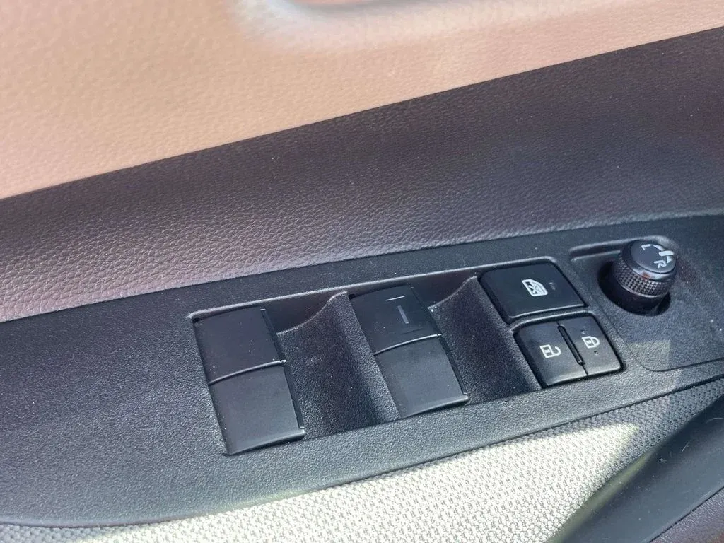 2026 Toyota Corolla LE thumbnail 15