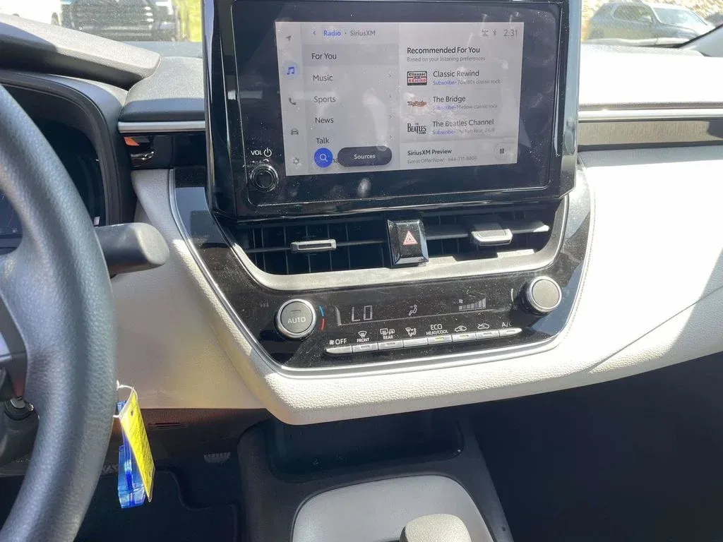 2026 Toyota Corolla LE thumbnail 17