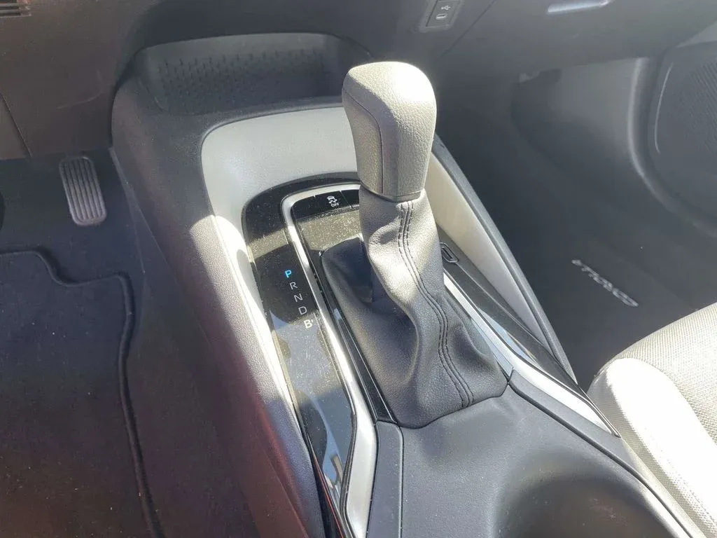 2026 Toyota Corolla LE thumbnail 19