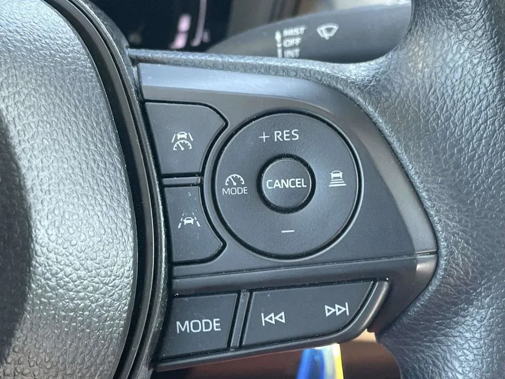 2026 Toyota Corolla LE thumbnail 21