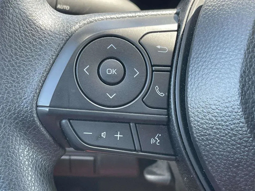 2026 Toyota Corolla LE thumbnail 22