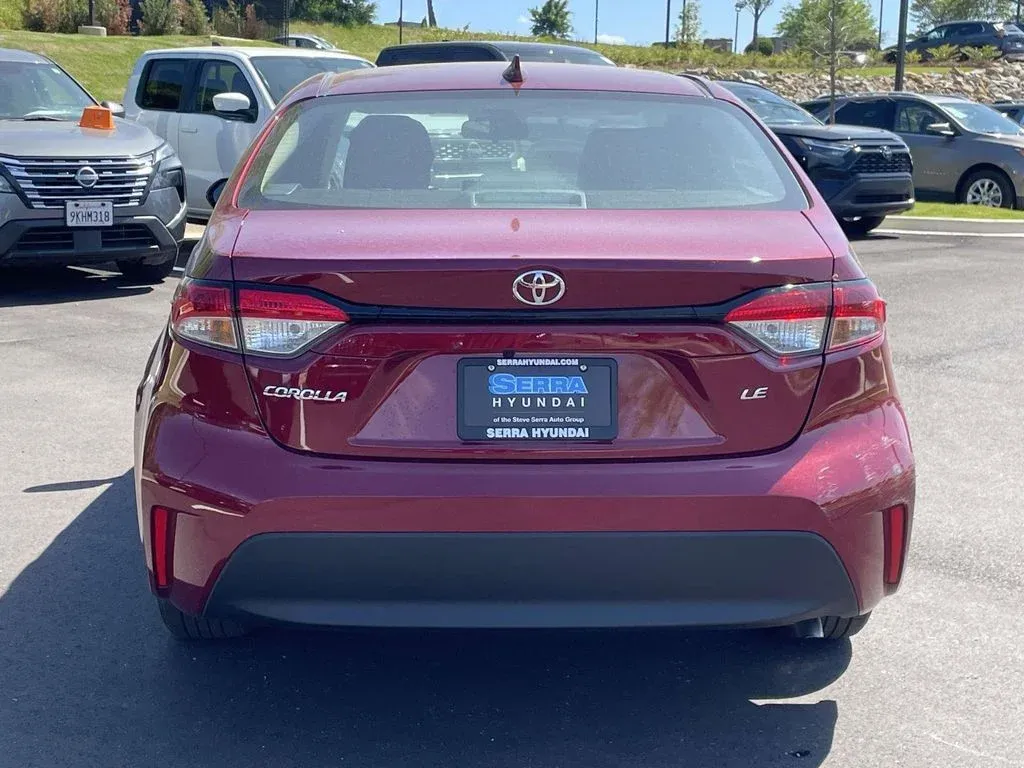 2026 Toyota Corolla LE thumbnail 4