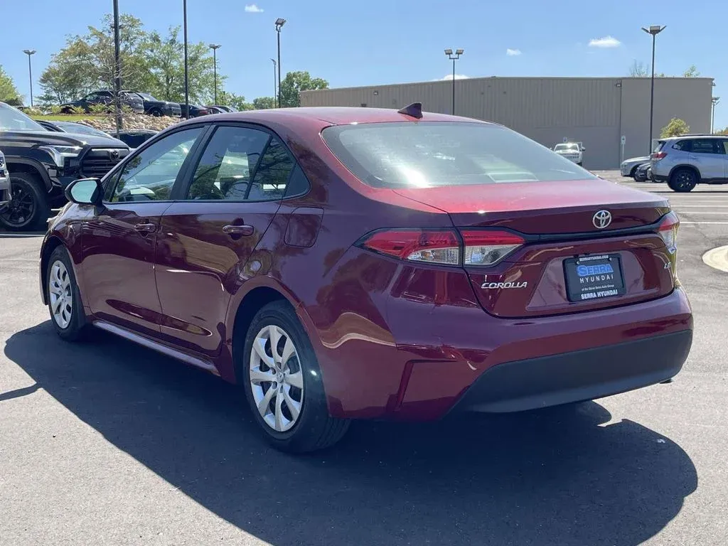 2026 Toyota Corolla LE thumbnail 5