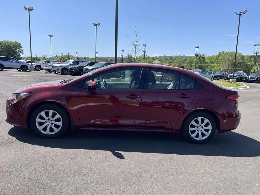 2026 Toyota Corolla LE thumbnail 6