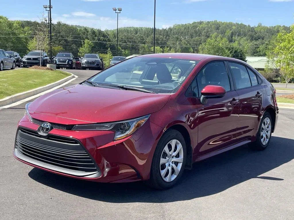 2026 Toyota Corolla LE thumbnail 7