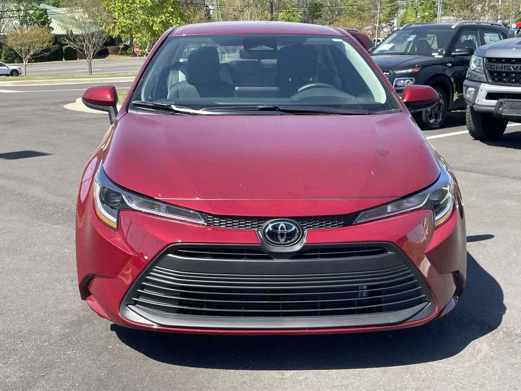 2026 Toyota Corolla LE thumbnail 8