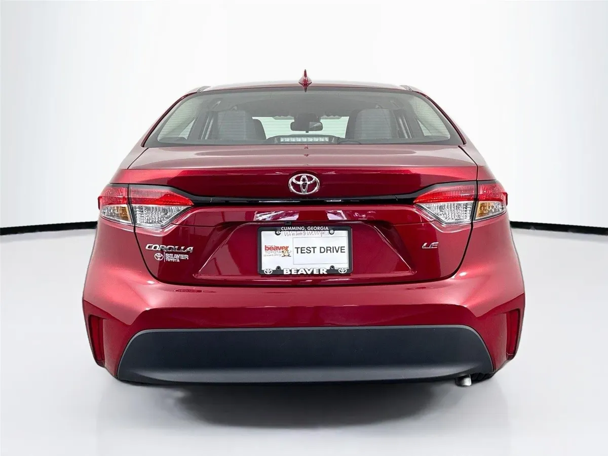 2026 Toyota Corolla LE thumbnail 11