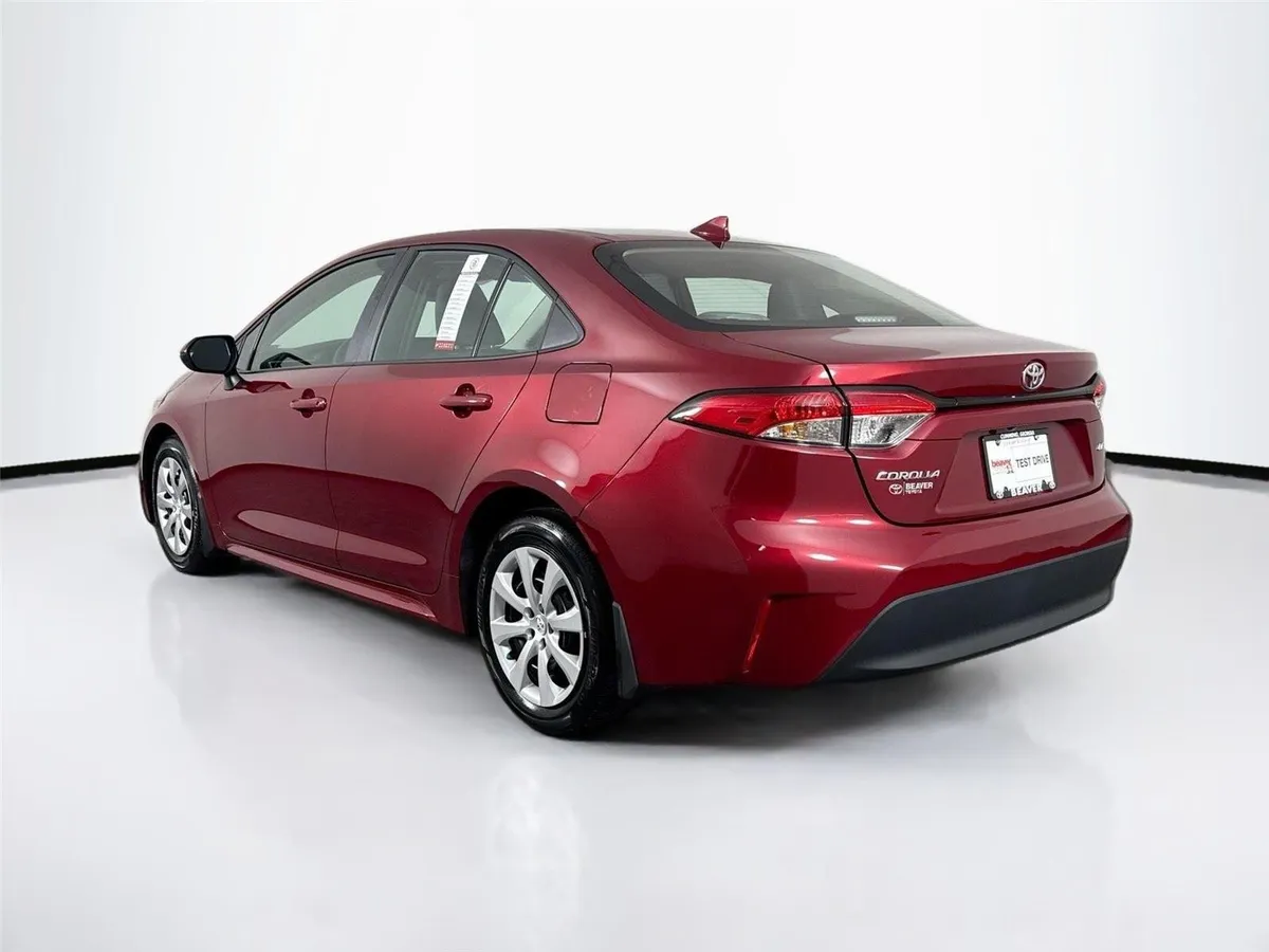 2026 Toyota Corolla LE thumbnail 12