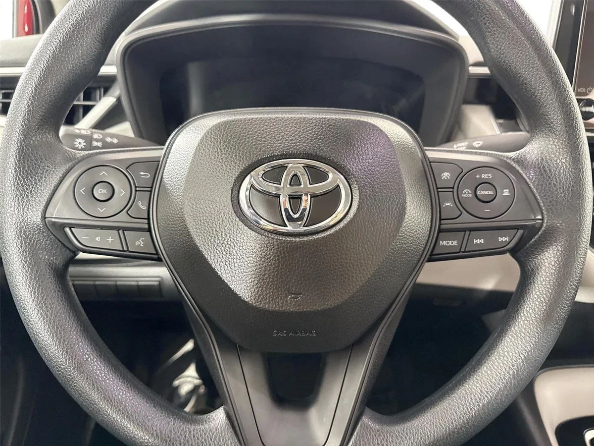 2026 Toyota Corolla LE thumbnail 16