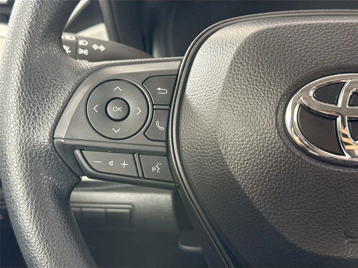 2026 Toyota Corolla LE thumbnail 17