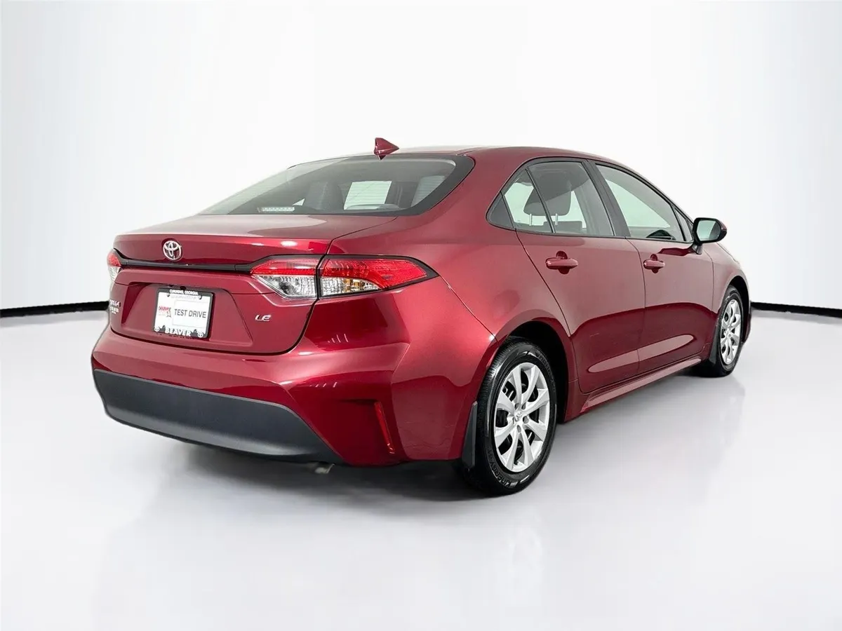 2026 Toyota Corolla LE thumbnail 2