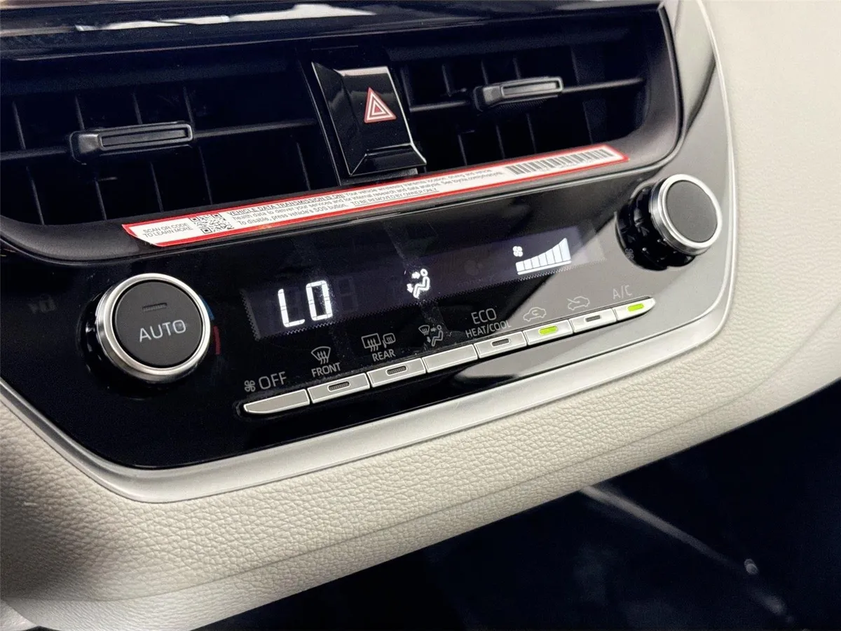 2026 Toyota Corolla LE thumbnail 23
