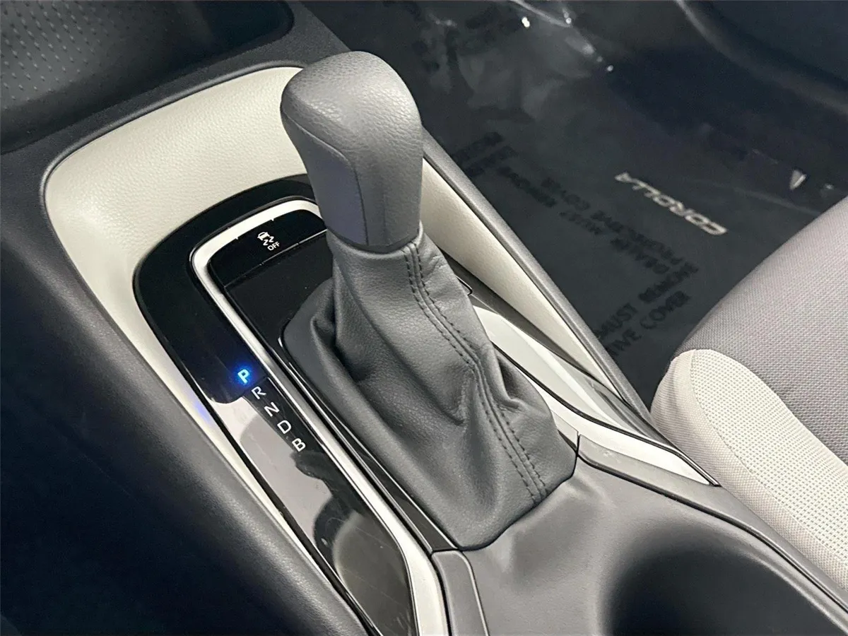 2026 Toyota Corolla LE thumbnail 24