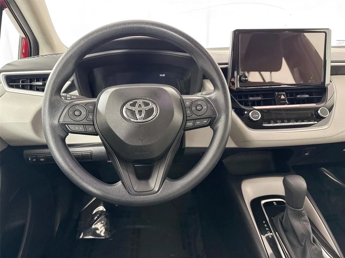 2026 Toyota Corolla LE thumbnail 28