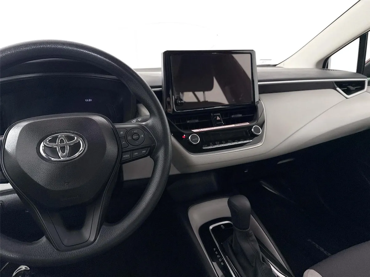 2026 Toyota Corolla LE thumbnail 29