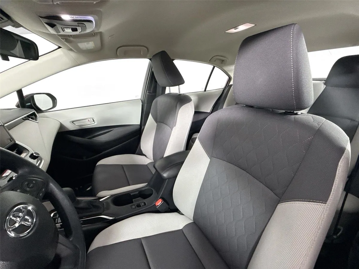2026 Toyota Corolla LE thumbnail 3