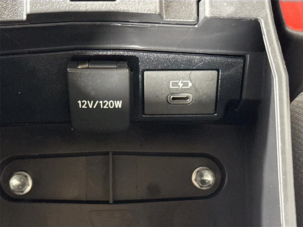 2026 Toyota Corolla LE thumbnail 31