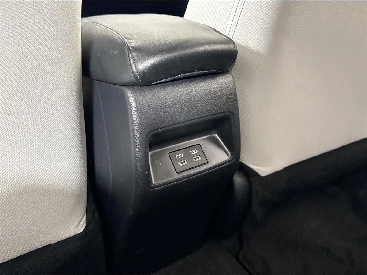 2026 Toyota Corolla LE thumbnail 32