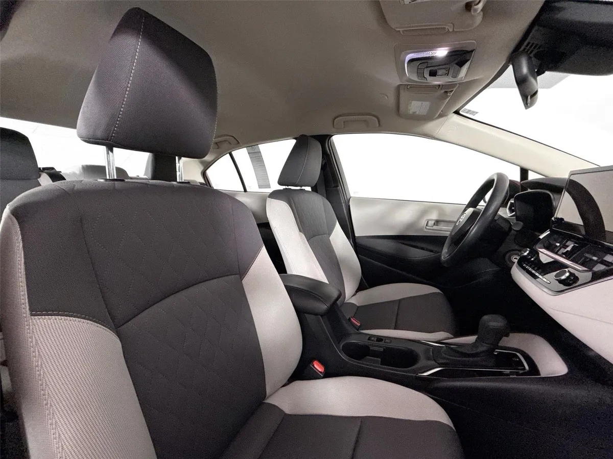 2026 Toyota Corolla LE thumbnail 38