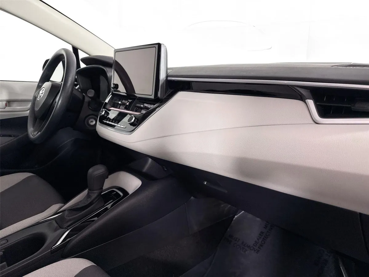 2026 Toyota Corolla LE thumbnail 39