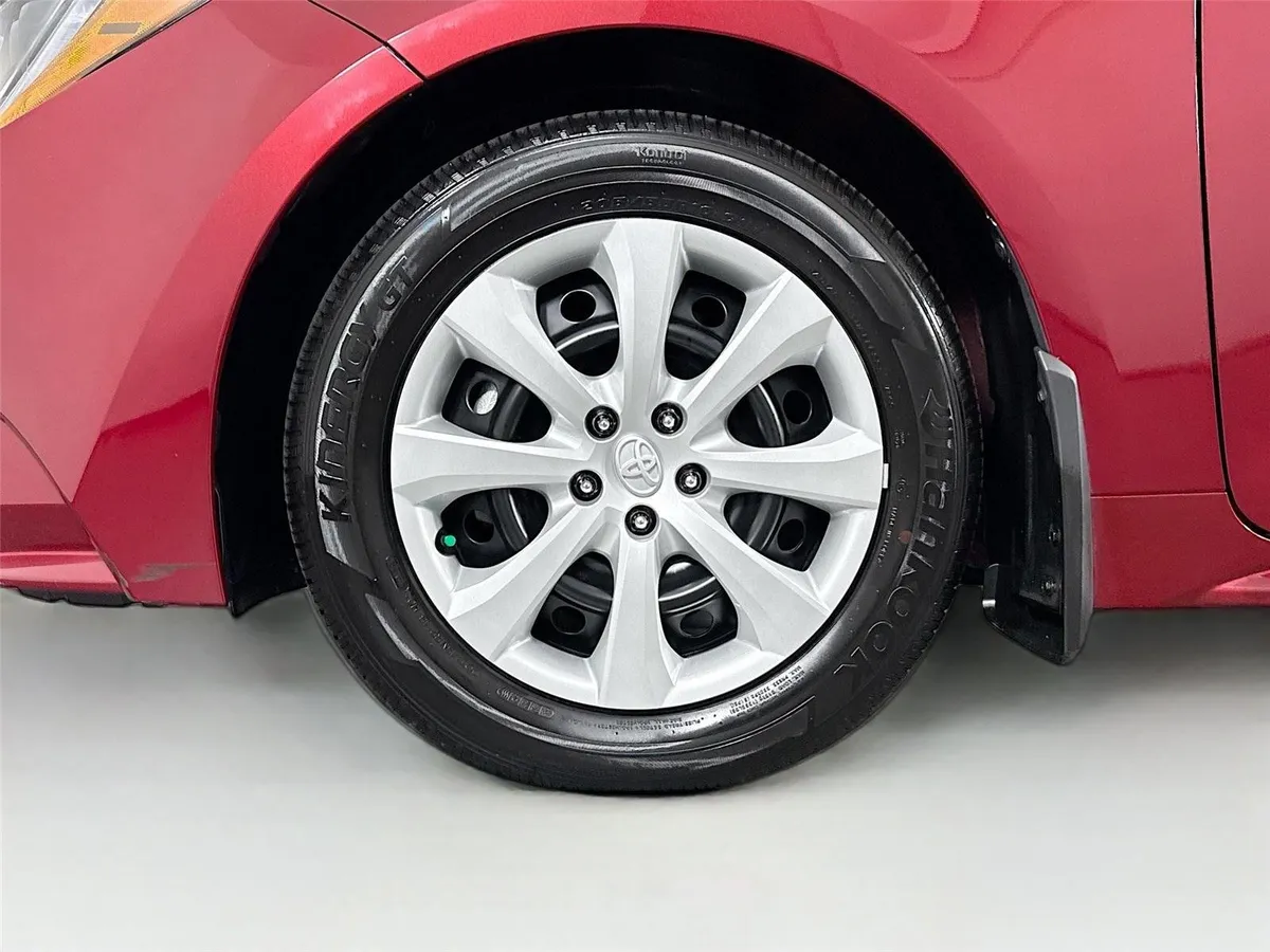 2026 Toyota Corolla LE thumbnail 41