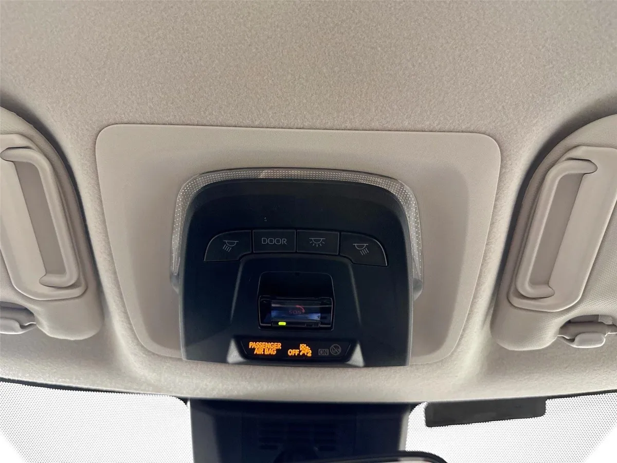 2026 Toyota Corolla LE thumbnail 6
