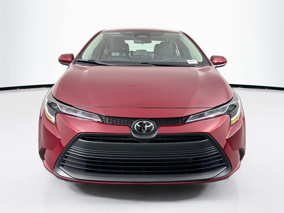 2026 Toyota Corolla LE thumbnail 8
