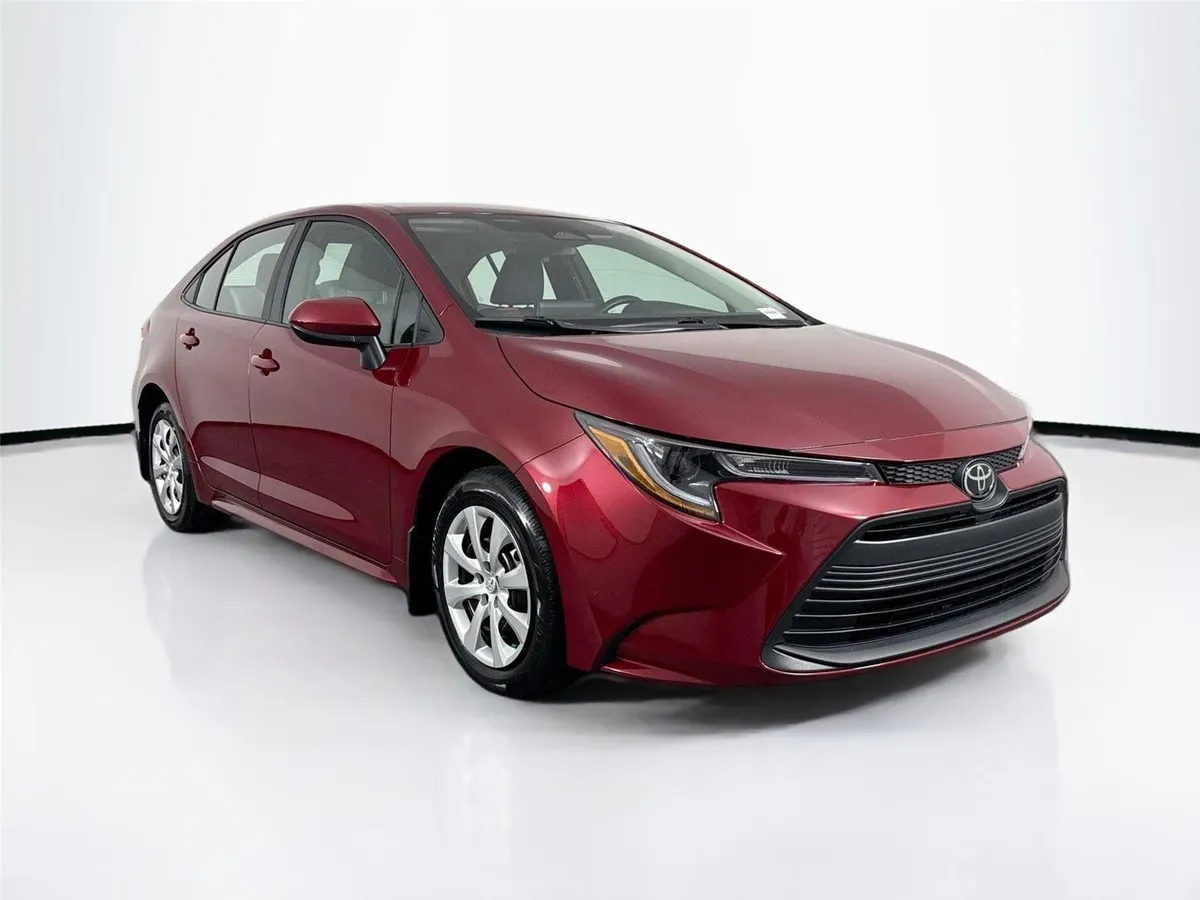 2026 Toyota Corolla LE thumbnail 9