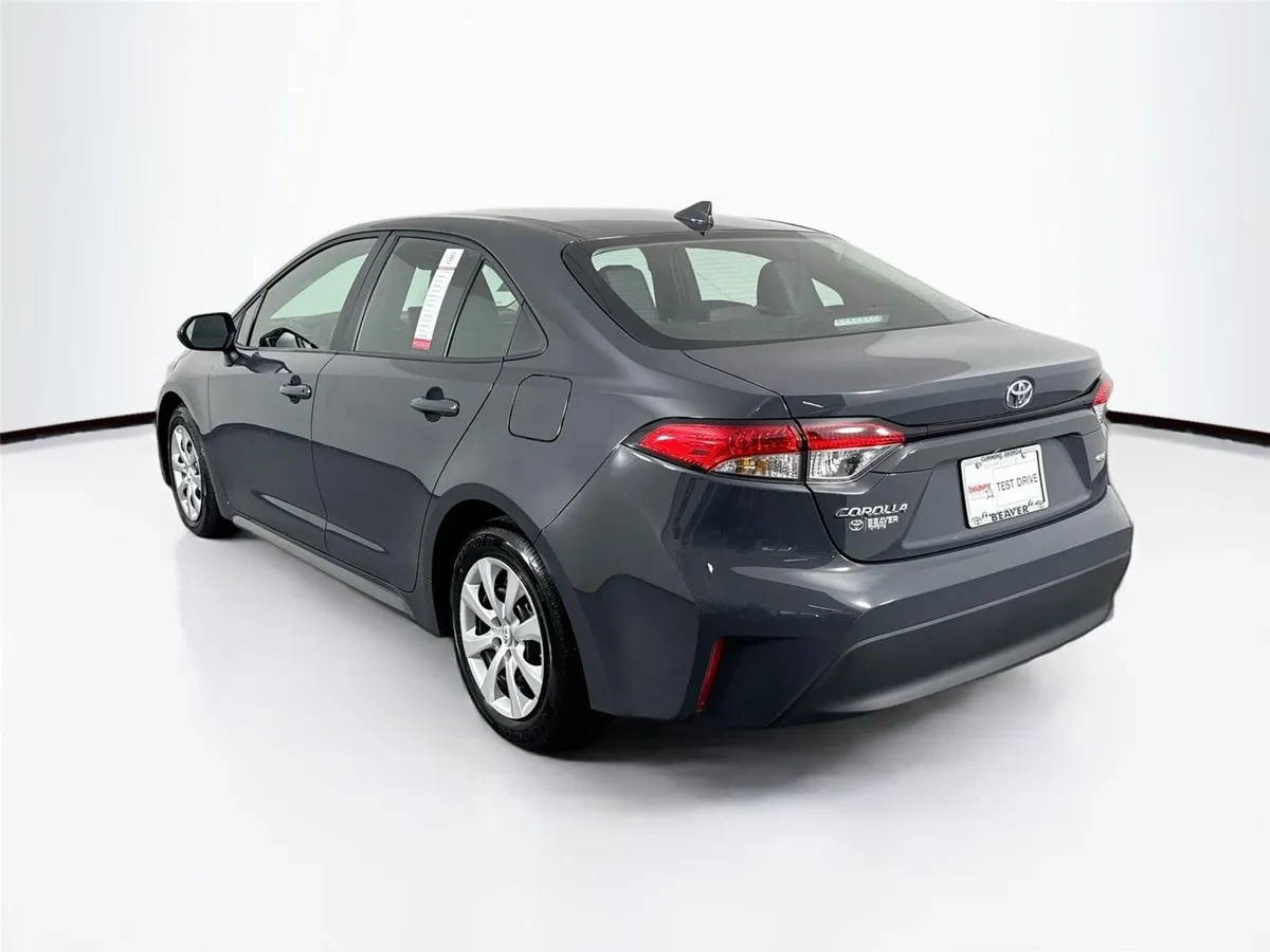 2026 Toyota Corolla LE thumbnail 12