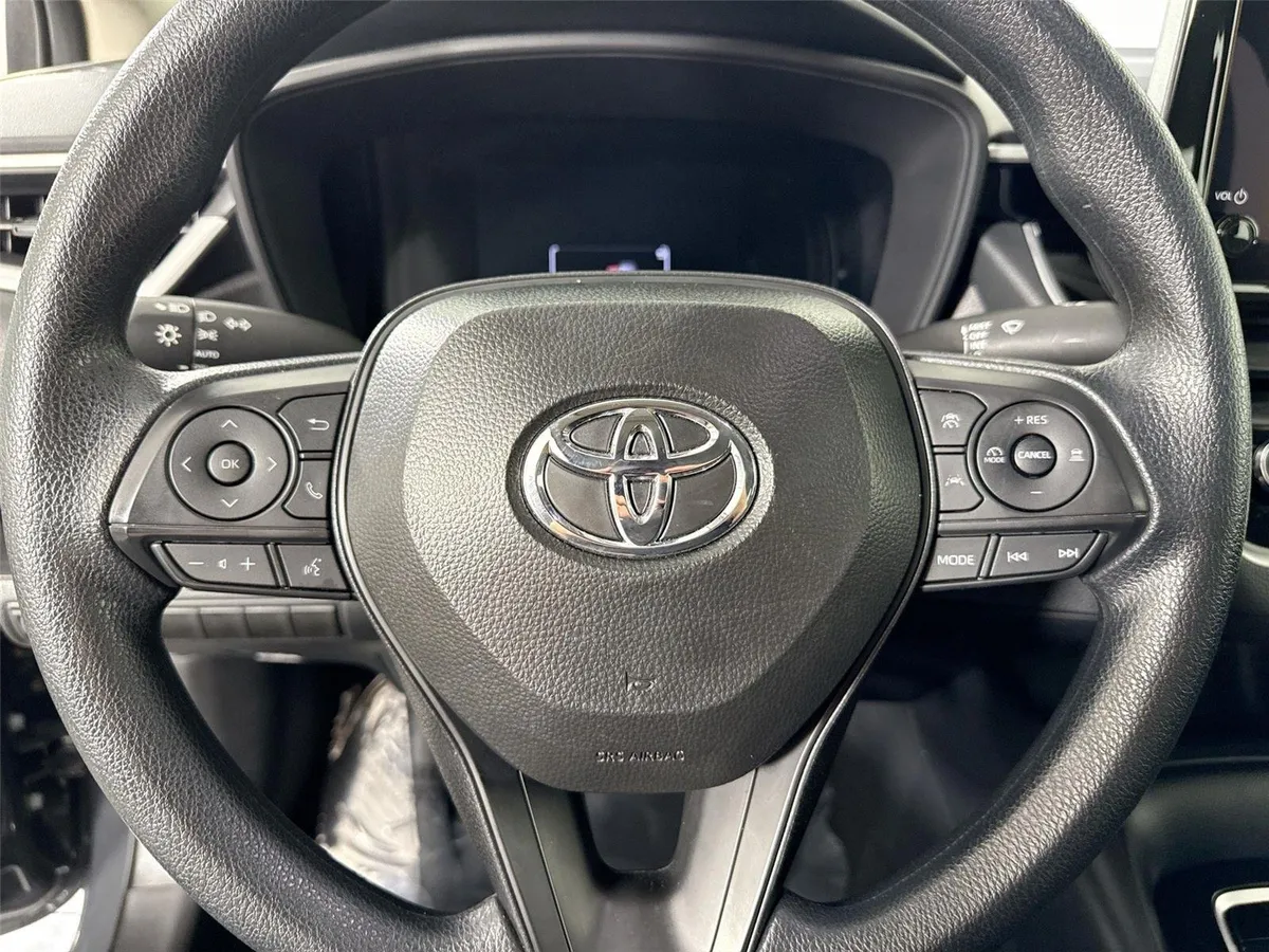 2026 Toyota Corolla LE thumbnail 16