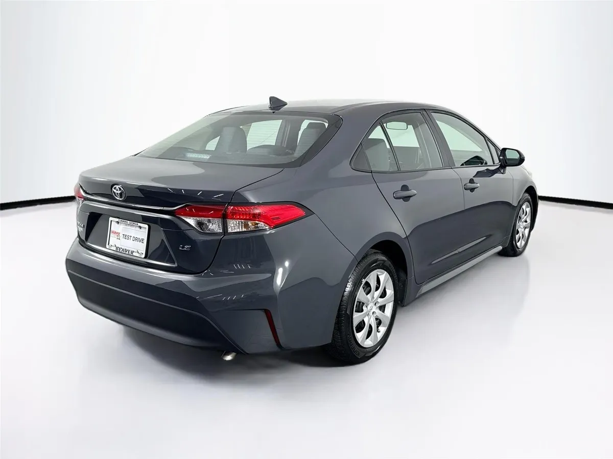 2026 Toyota Corolla LE thumbnail 2