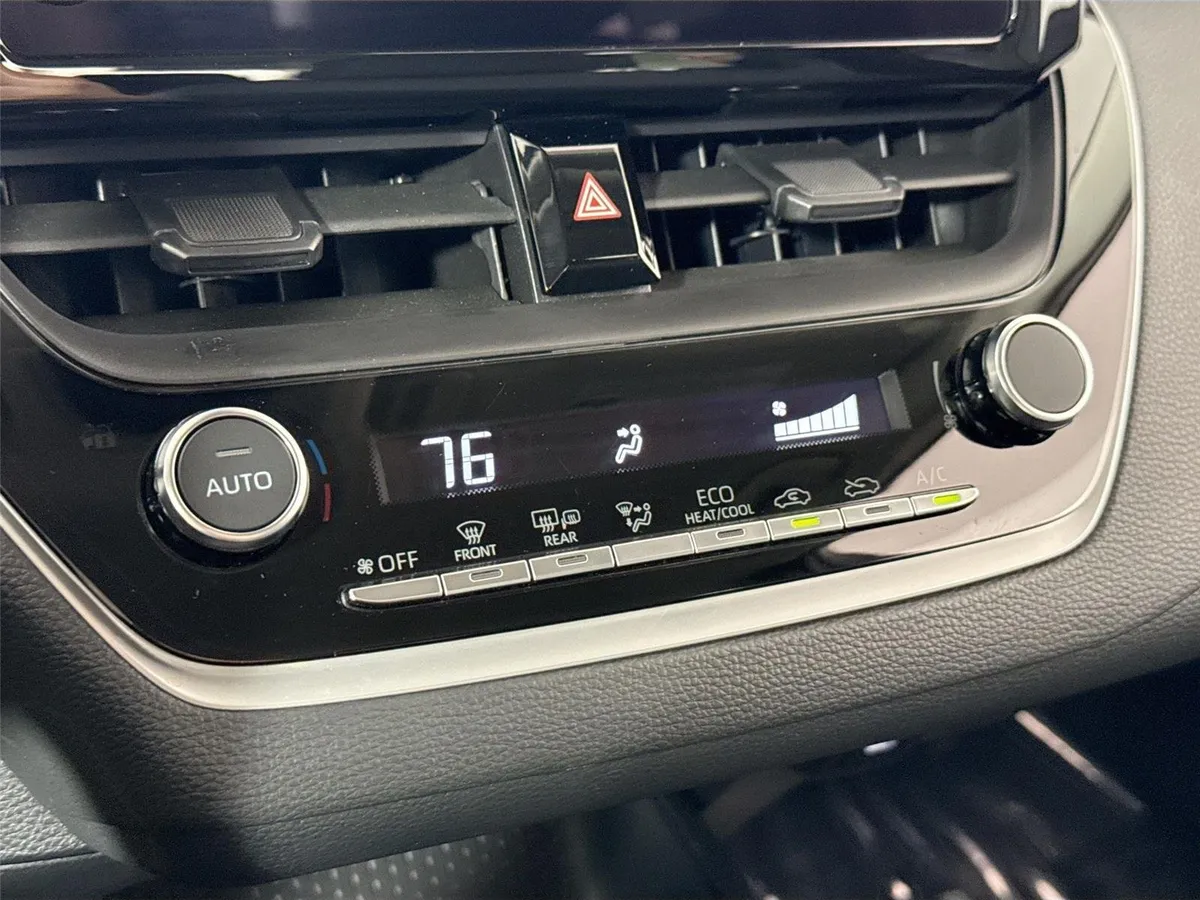2026 Toyota Corolla LE thumbnail 23
