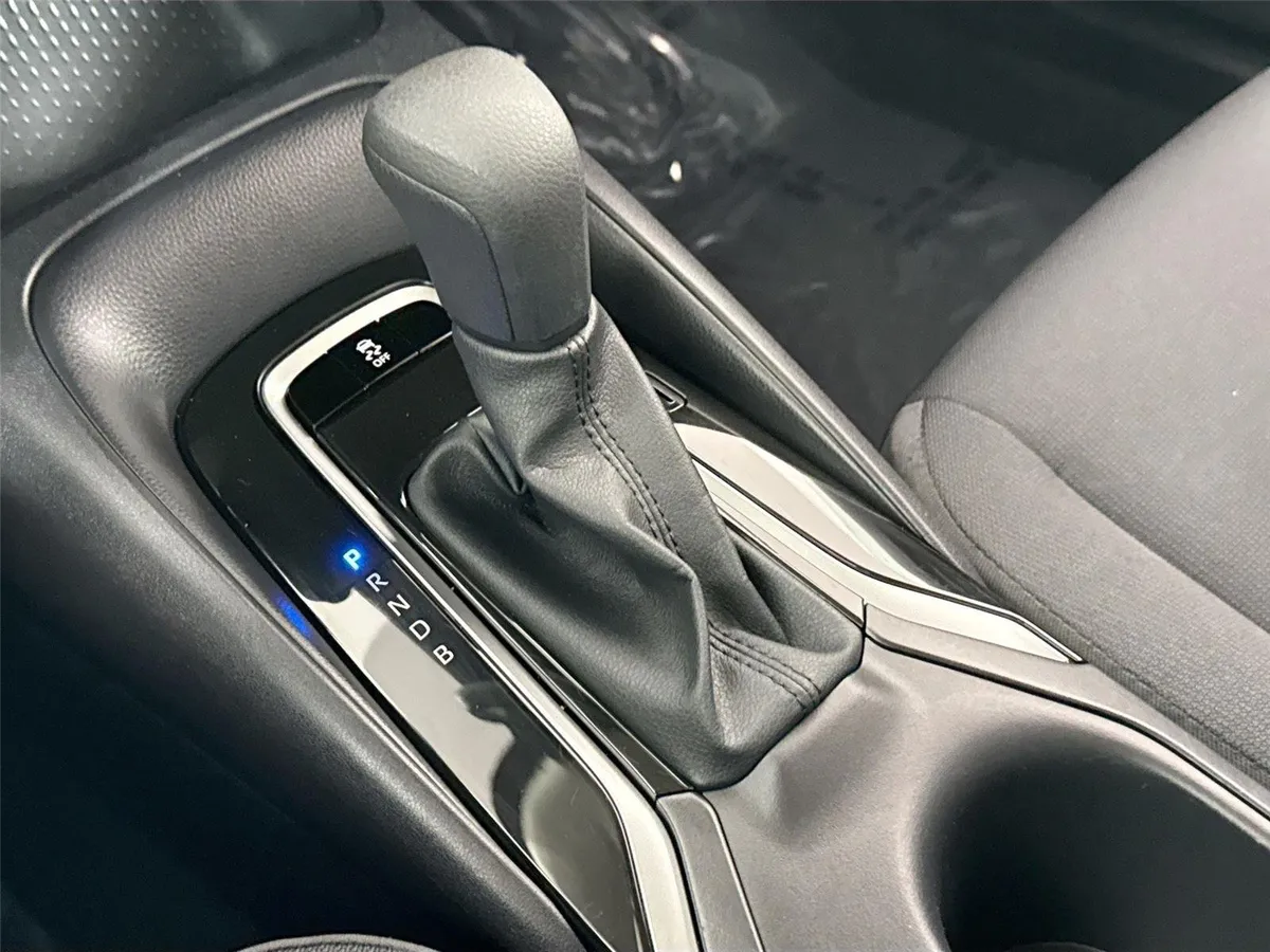 2026 Toyota Corolla LE thumbnail 24