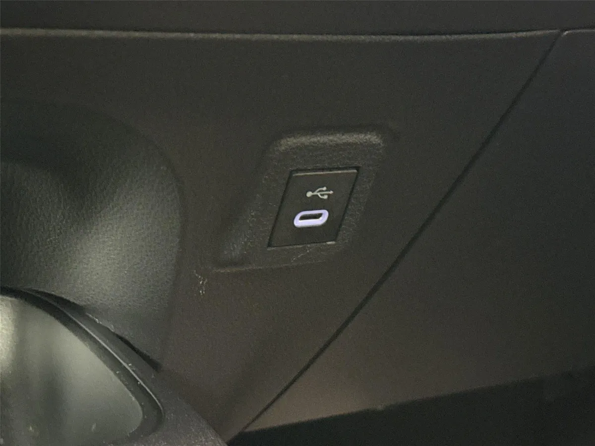 2026 Toyota Corolla LE thumbnail 25
