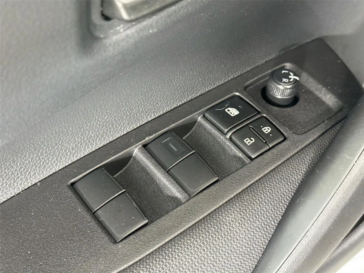 2026 Toyota Corolla LE thumbnail 27
