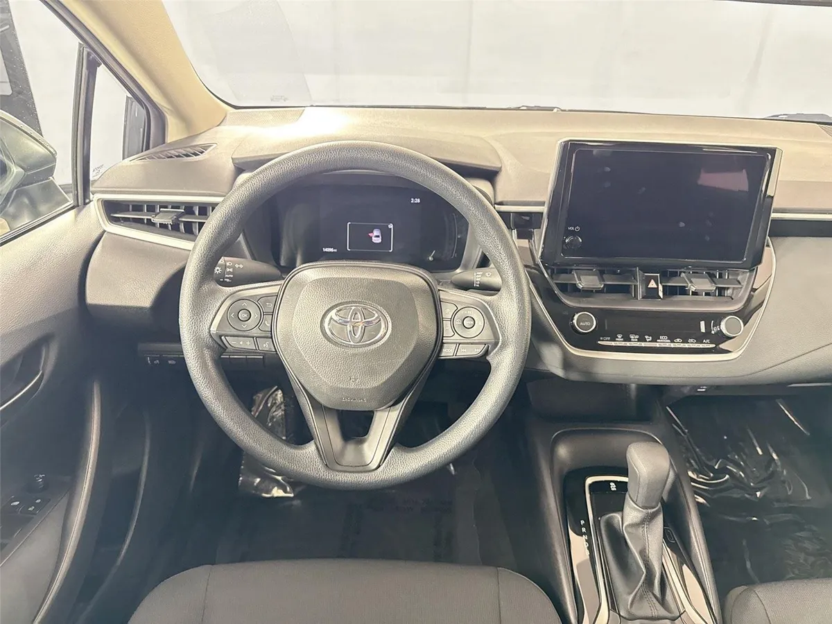 2026 Toyota Corolla LE thumbnail 30