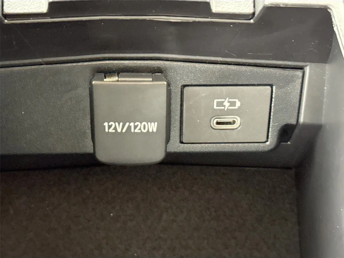 2026 Toyota Corolla LE thumbnail 33