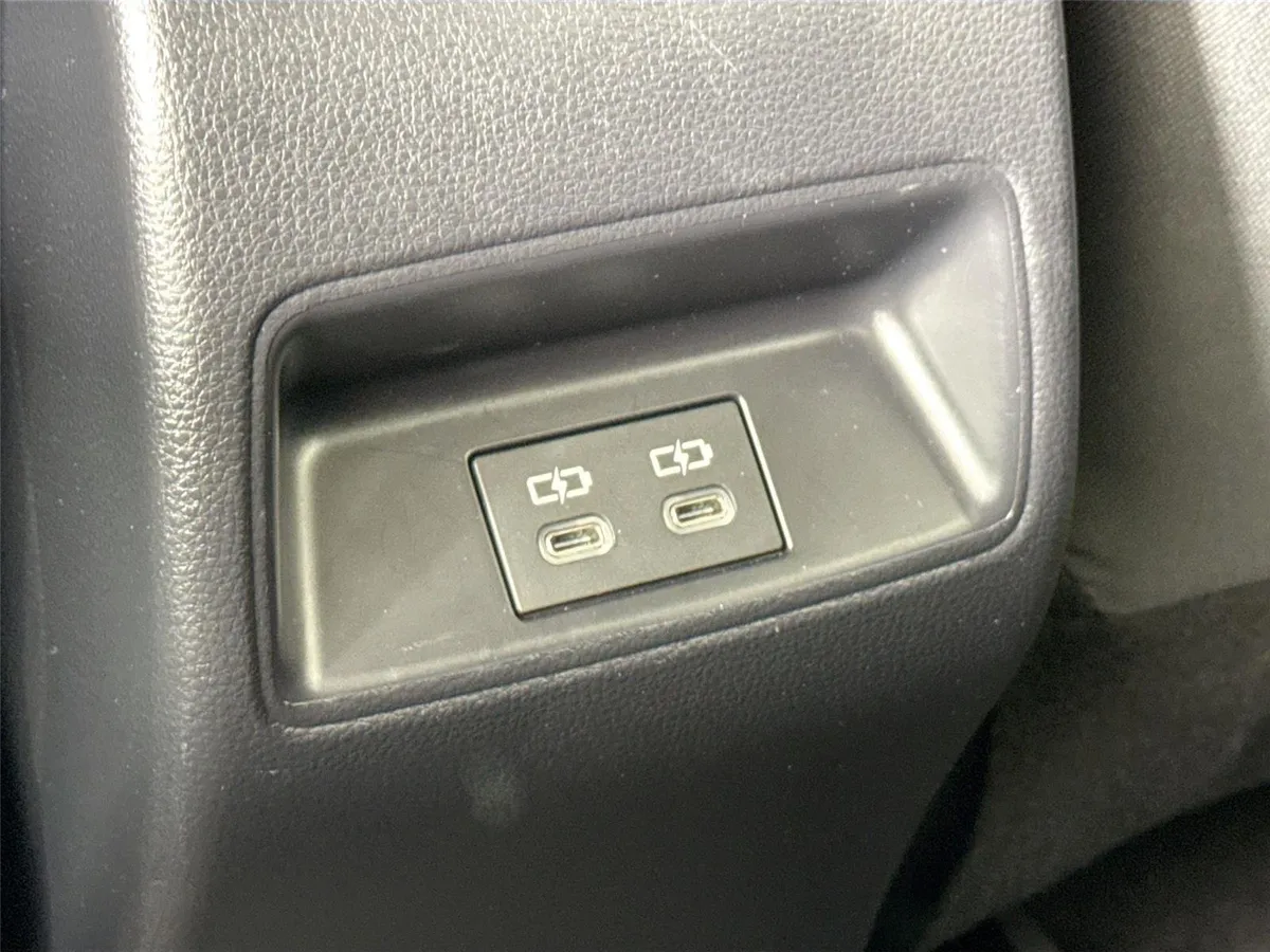 2026 Toyota Corolla LE thumbnail 35