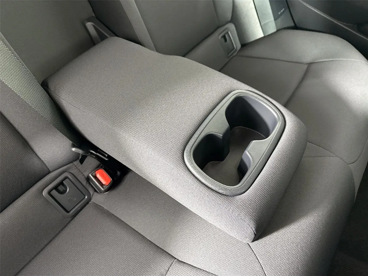 2026 Toyota Corolla LE thumbnail 38