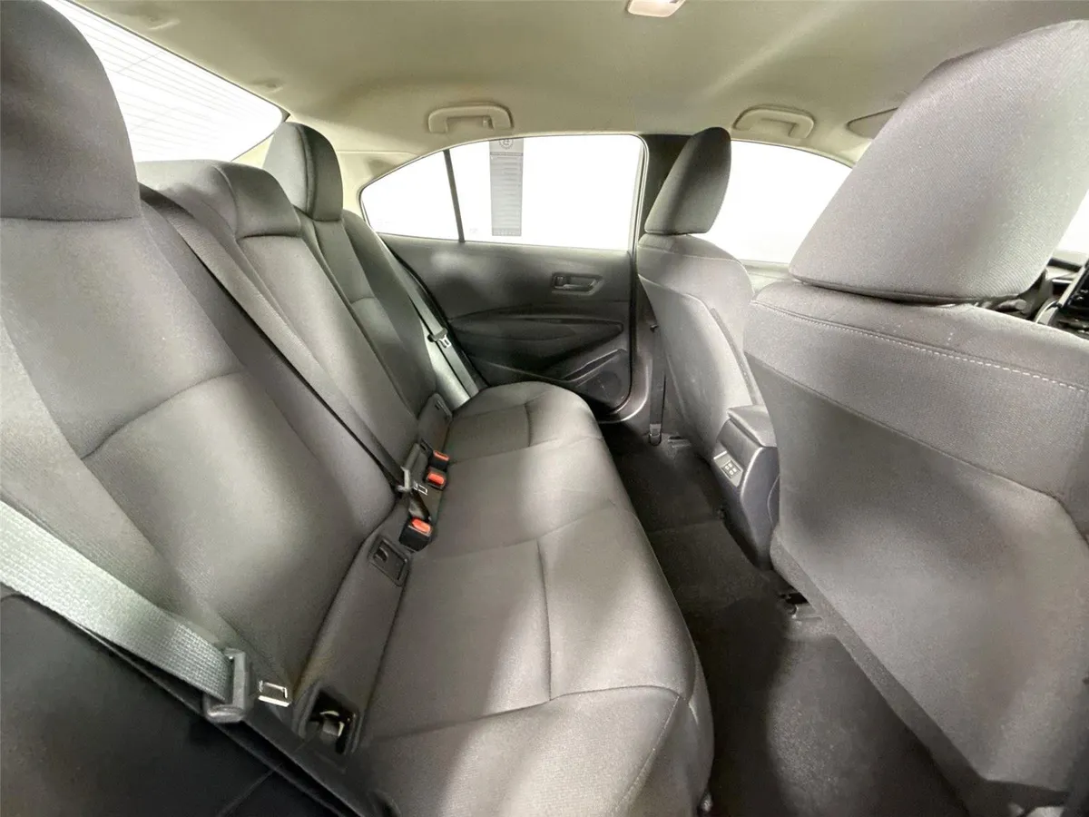 2026 Toyota Corolla LE thumbnail 39