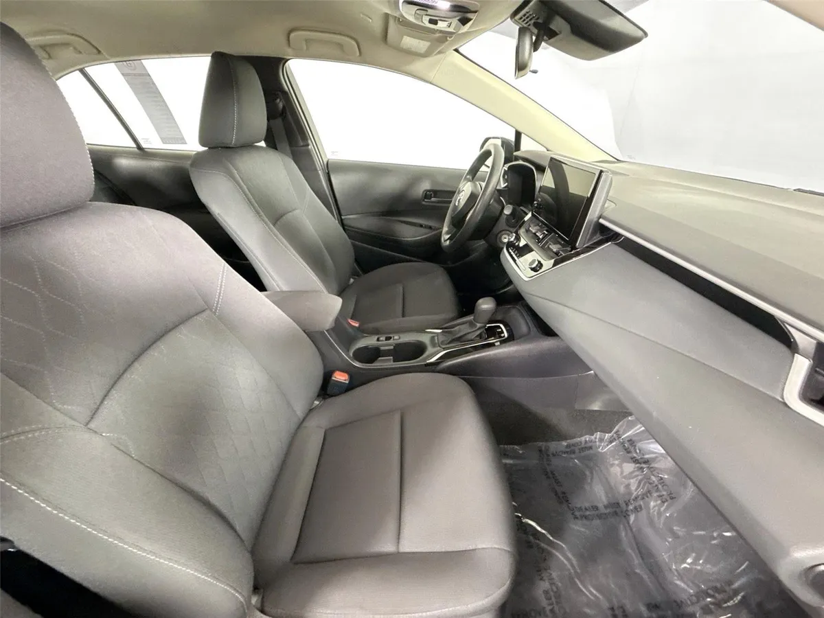 2026 Toyota Corolla LE thumbnail 40