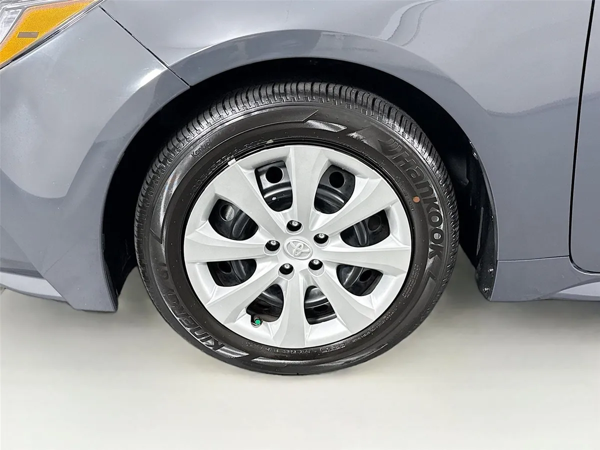 2026 Toyota Corolla LE thumbnail 43