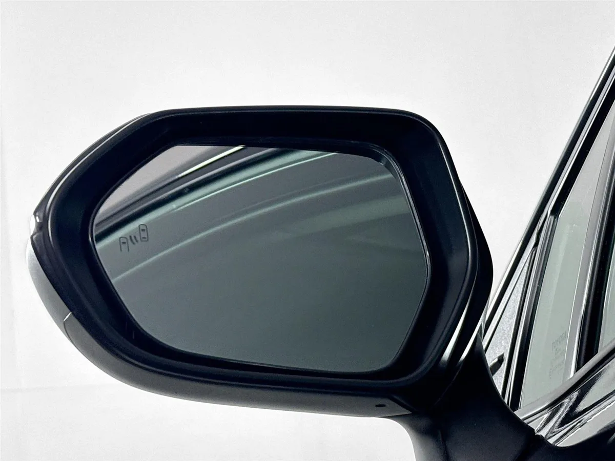 2026 Toyota Corolla LE thumbnail 5