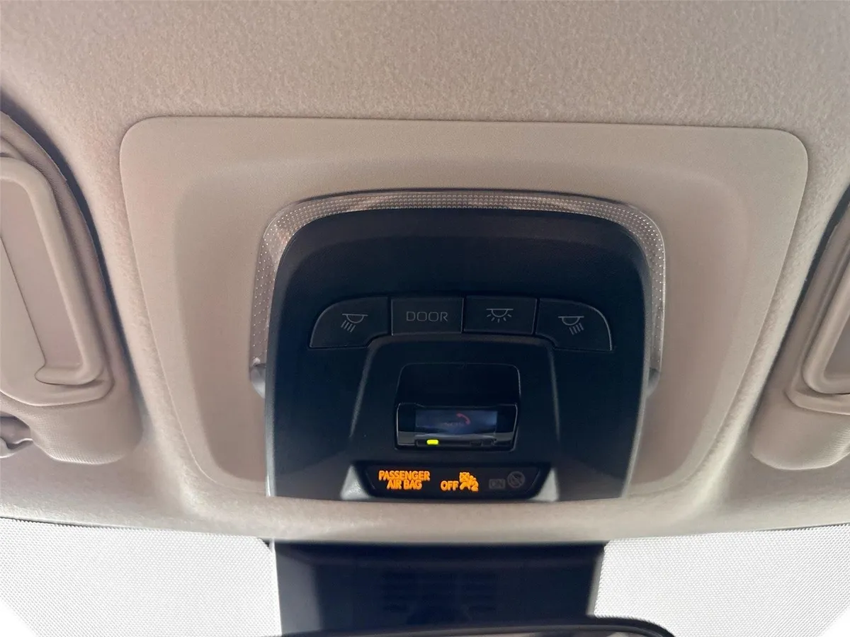 2026 Toyota Corolla LE thumbnail 6
