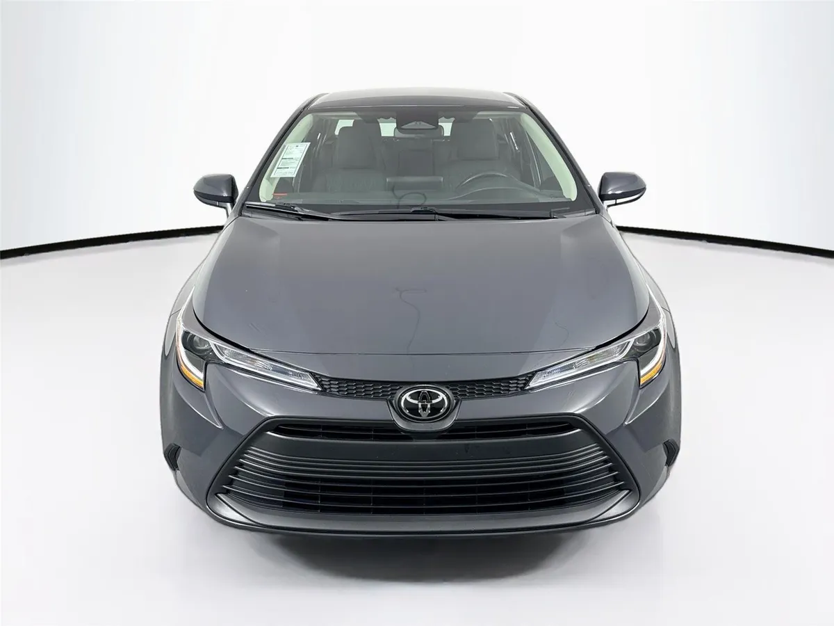 2026 Toyota Corolla LE thumbnail 8