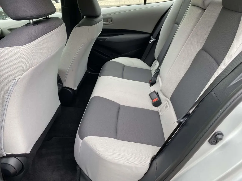 2026 Toyota Corolla LE thumbnail 11