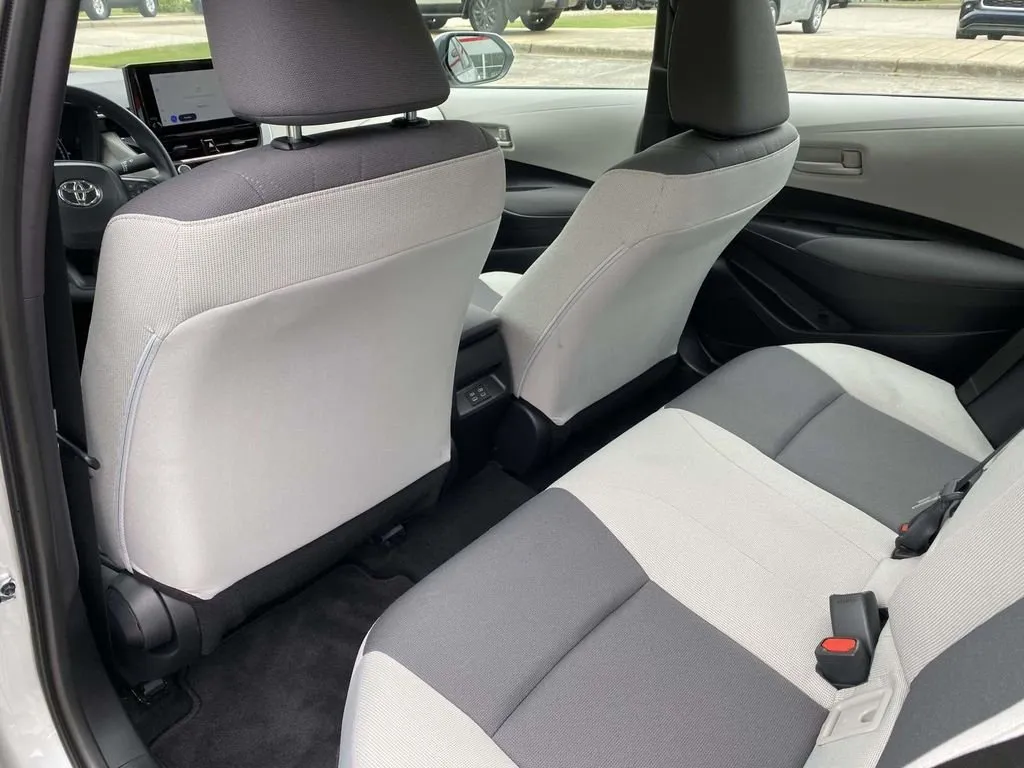 2026 Toyota Corolla LE thumbnail 12