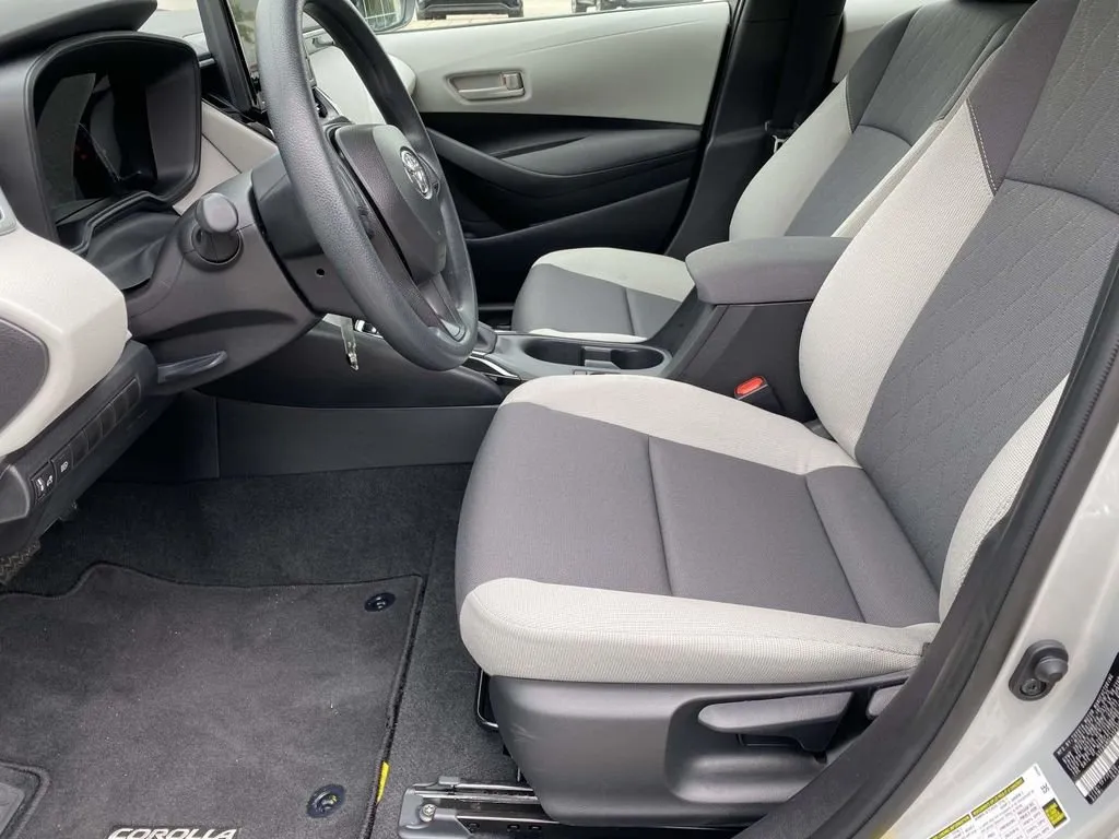 2026 Toyota Corolla LE thumbnail 15