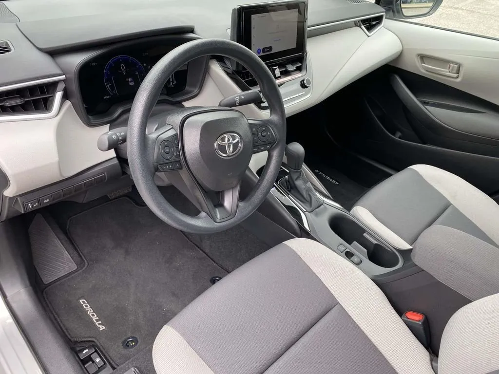 2026 Toyota Corolla LE thumbnail 17