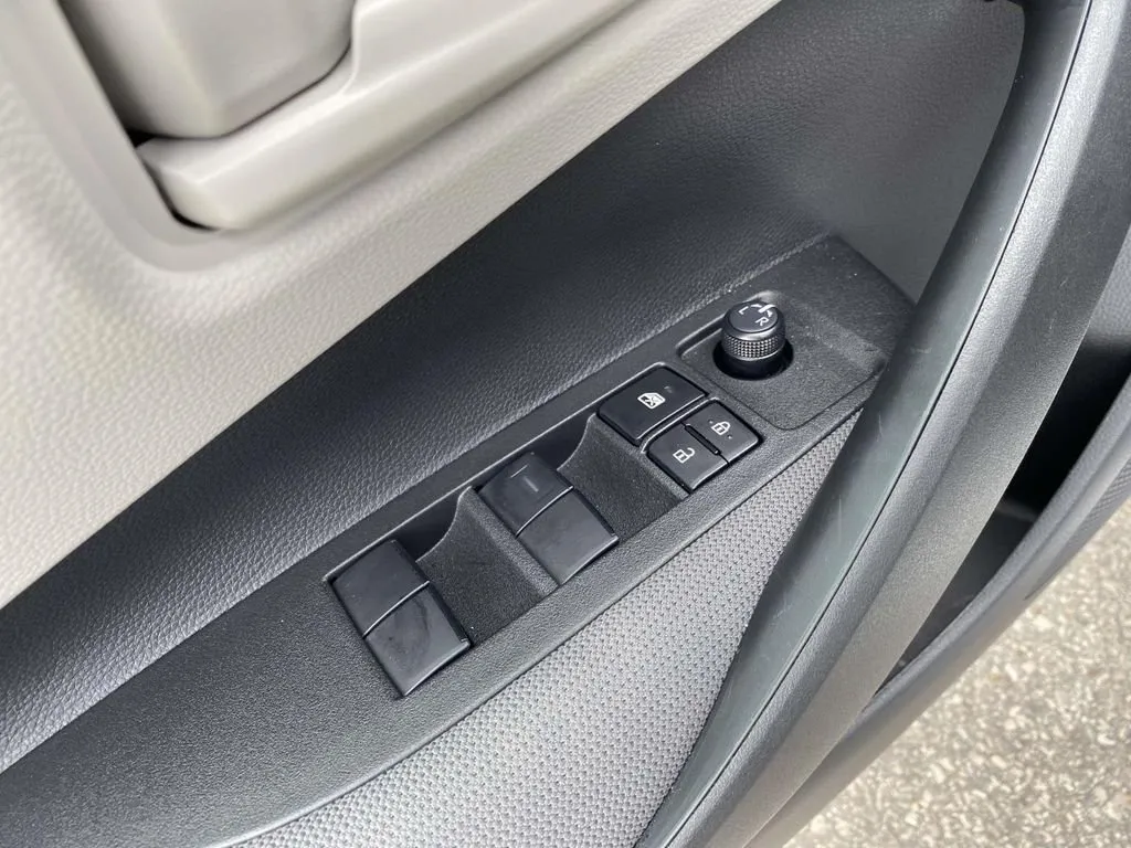 2026 Toyota Corolla LE thumbnail 19